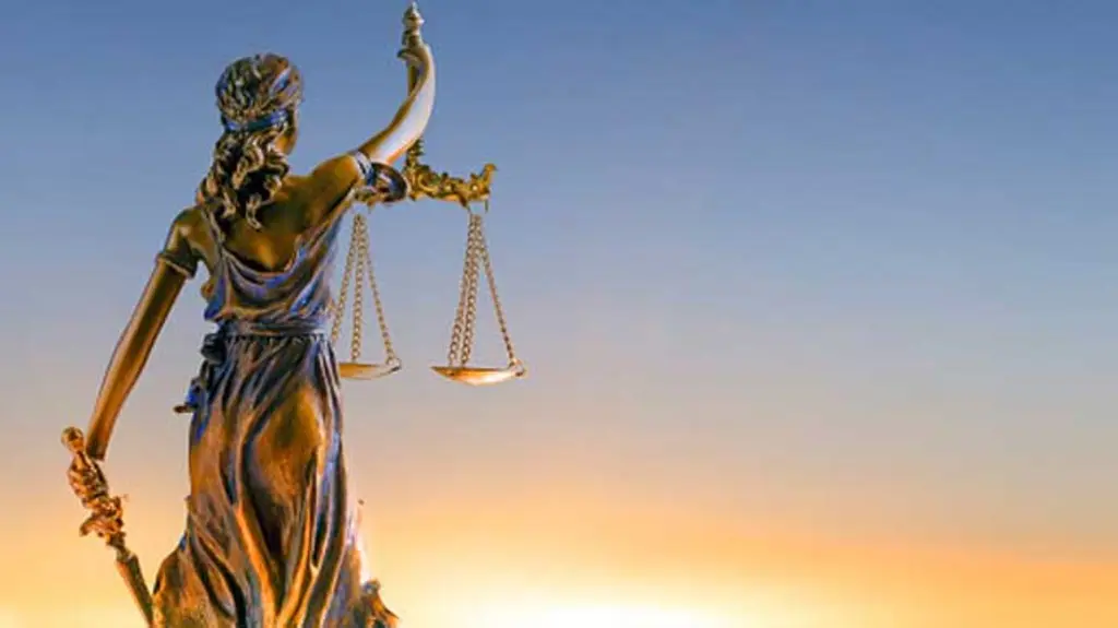 Estatua de la Justicia, imagen institucional del Estudio Jurídico Caviglia